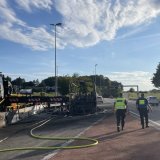 Les occupants du car, totalement calciné, ont pu quitter le véhicule à temps.